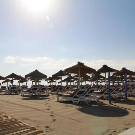 Centro Y Playa * 푸엔히롤라