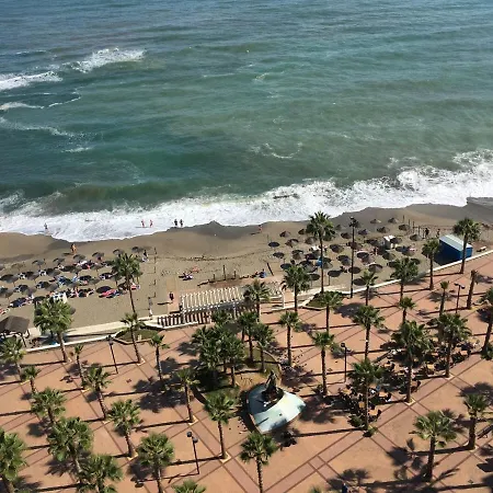 Centro Y Playa * 푸엔히롤라
